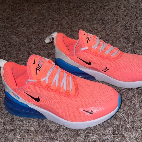 Nike Shoes - NIKE AIR MAX 270
